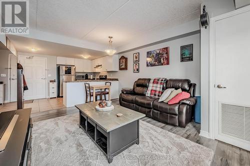 201 - 60 Lynnmore Street, Guelph (Pine Ridge), ON - Indoor Photo Showing Living Room