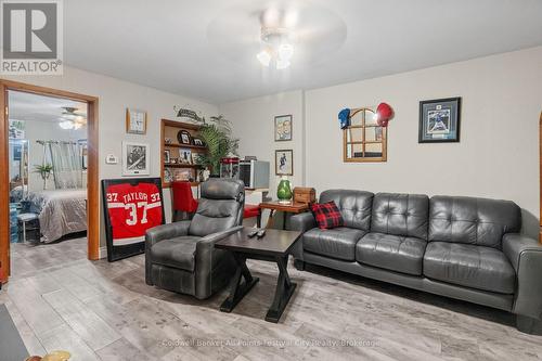 116 Quebec Street, Goderich, ON - Indoor Photo Showing Living Room