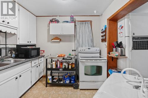 116 Quebec Street, Goderich, ON - Indoor Photo Showing Kitchen With Double Sink