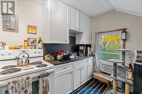 116 Quebec Street, Goderich, ON - Indoor Photo Showing Kitchen