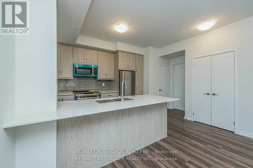 292 - 140 Honeycrisp Crescent, Vaughan, ON - Indoor Photo Showing Kitchen With Double Sink