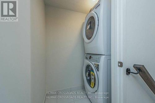 292 - 140 Honeycrisp Crescent, Vaughan, ON - Indoor Photo Showing Laundry Room