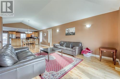 78 Whelan, Amherstburg, ON - Indoor Photo Showing Living Room