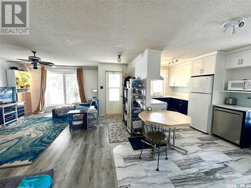 205 1St Street W, Spiritwood, SK - Indoor Photo Showing Kitchen