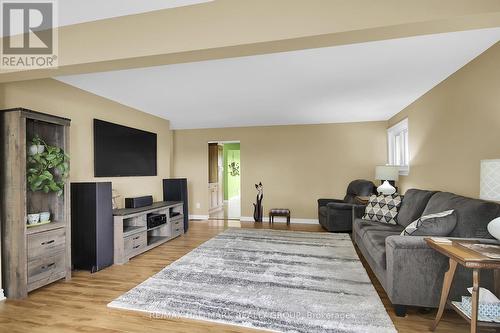 8441 Mitch Owens Road, Ottawa, ON - Indoor Photo Showing Living Room