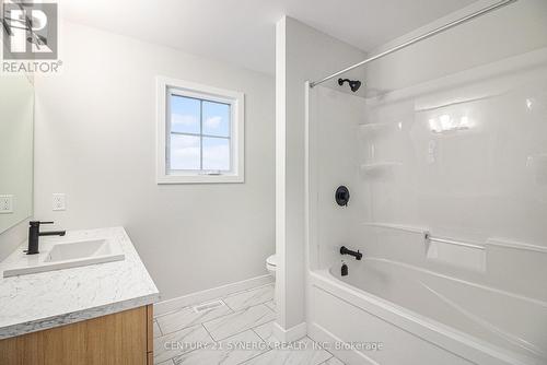 74 Villeneuve Street, North Stormont, ON - Indoor Photo Showing Bathroom