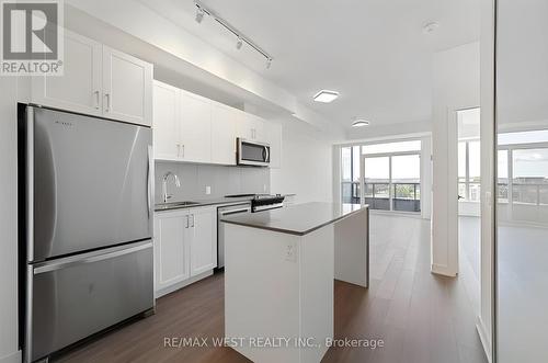 618 - 681 Yonge Street, Barrie, ON - Indoor Photo Showing Kitchen With Stainless Steel Kitchen