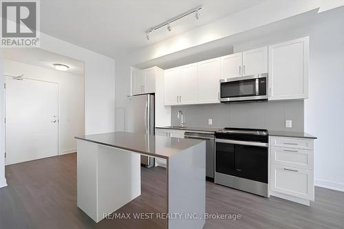 618 - 681 Yonge Street, Barrie, ON - Indoor Photo Showing Kitchen With Stainless Steel Kitchen