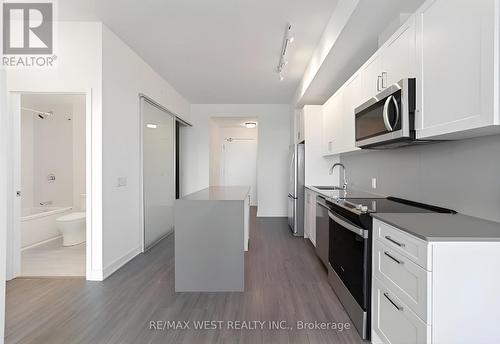 618 - 681 Yonge Street, Barrie, ON - Indoor Photo Showing Kitchen