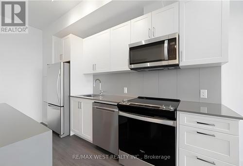 618 - 681 Yonge Street, Barrie, ON - Indoor Photo Showing Kitchen With Stainless Steel Kitchen