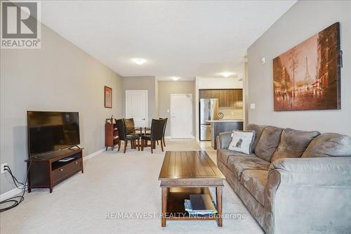 203 - 5 Greenwich Street, Barrie, ON - Indoor Photo Showing Living Room