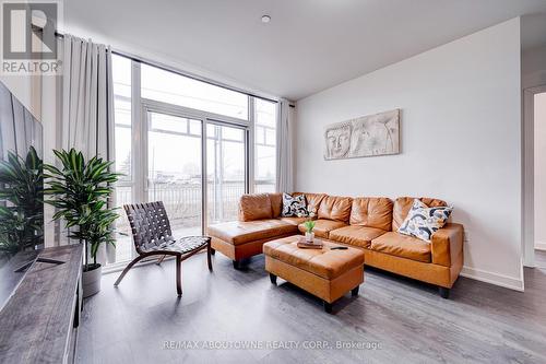 102 - 4677 Glen Erin Drive, Mississauga, ON - Indoor Photo Showing Living Room