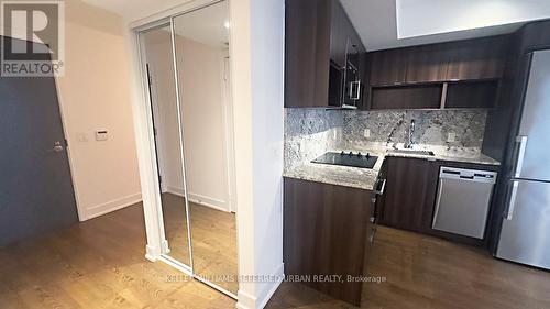 1201 - 7 Mabelle Avenue, Toronto, ON - Indoor Photo Showing Kitchen