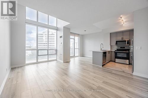 505 - 3939 Duke Of York Boulevard, Mississauga, ON - Indoor Photo Showing Kitchen