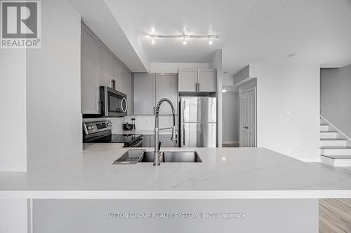 505 - 3939 Duke Of York Boulevard, Mississauga, ON - Indoor Photo Showing Kitchen