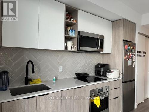 3110 - 36 Zorra Street, Toronto, ON - Indoor Photo Showing Kitchen