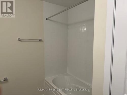 151 Melody Lane, Thorold, ON - Indoor Photo Showing Bathroom