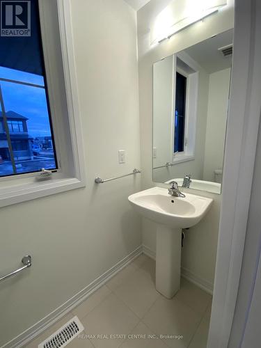 120 Velvet Way, Thorold, ON - Indoor Photo Showing Bathroom