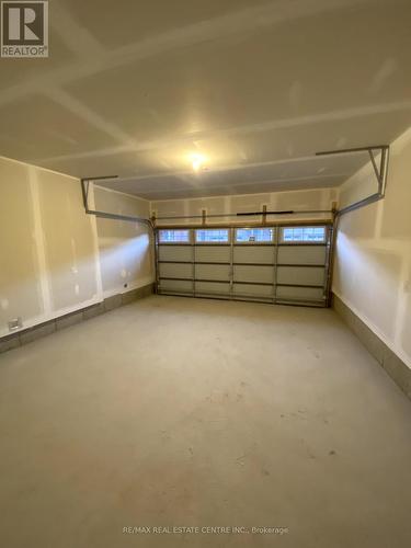 120 Velvet Way, Thorold, ON - Indoor Photo Showing Garage