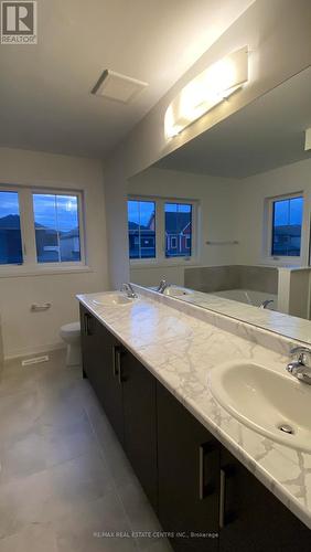 120 Velvet Way, Thorold, ON - Indoor Photo Showing Bathroom