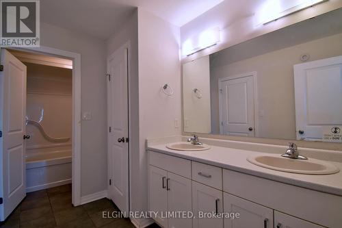 118 Benjamin Parkway, St. Thomas, ON - Indoor Photo Showing Bathroom