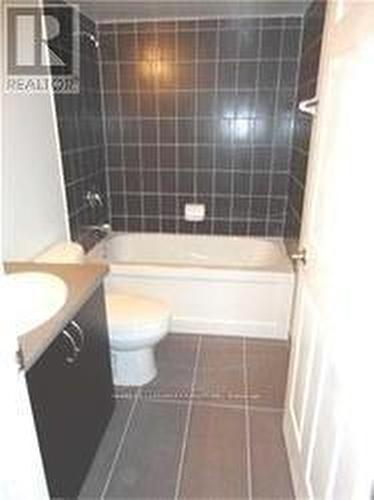 920 - 25 Lower Simcoe Street, Toronto, ON - Indoor Photo Showing Bathroom