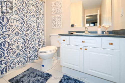 8 Chicory Lane, Toronto, ON - Indoor Photo Showing Bathroom