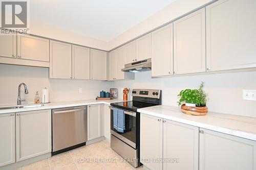 8 Chicory Lane, Toronto, ON - Indoor Photo Showing Kitchen With Stainless Steel Kitchen