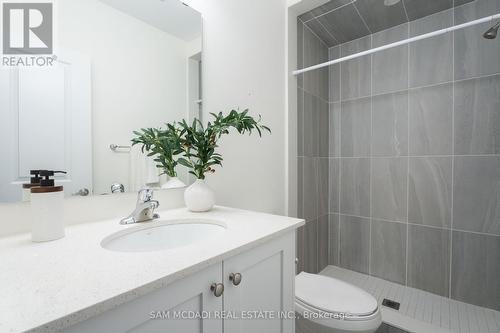 1949 Barbertown Road, Mississauga, ON - Indoor Photo Showing Bathroom