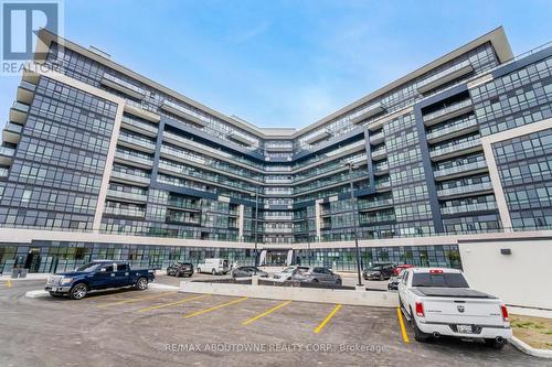 105 - 395 Dundas Street W, Oakville, ON - Outdoor