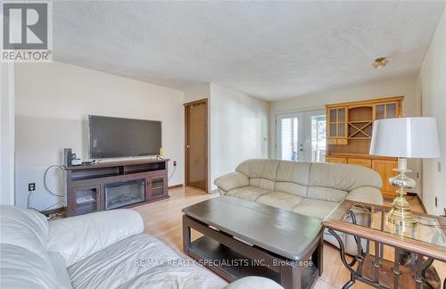 610 Vanier Street E, Windsor, ON - Indoor Photo Showing Living Room