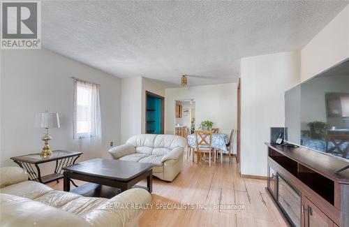 610 Vanier Street E, Windsor, ON - Indoor Photo Showing Living Room