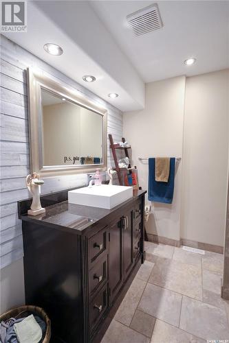 25 Oliver Way, Prince Albert, SK - Indoor Photo Showing Bathroom