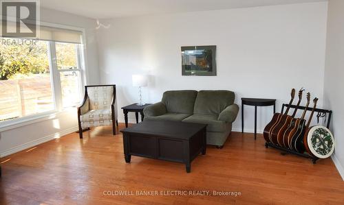 605 Fortye Drive, Peterborough (Otonabee), ON - Indoor Photo Showing Living Room