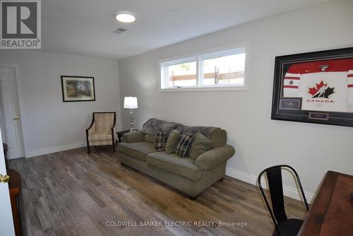 605 Fortye Drive, Peterborough (Otonabee), ON - Indoor Photo Showing Living Room