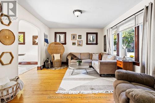 222 Alexandra Street, Port Colborne (878 - Sugarloaf), ON - Indoor Photo Showing Living Room