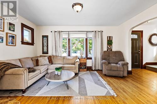 222 Alexandra Street, Port Colborne (878 - Sugarloaf), ON - Indoor Photo Showing Living Room