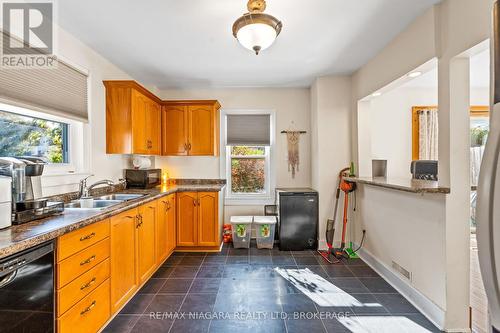 222 Alexandra Street, Port Colborne (878 - Sugarloaf), ON - Indoor Photo Showing Kitchen With Double Sink