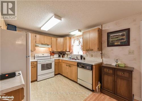 56 Tecumseth Pines Drive, New Tecumseth, ON - Indoor Photo Showing Kitchen With Double Sink