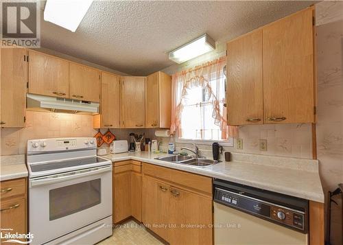 56 Tecumseth Pines Drive, New Tecumseth, ON - Indoor Photo Showing Kitchen With Double Sink