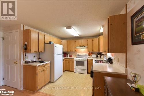 56 Tecumseth Pines Drive, New Tecumseth, ON - Indoor Photo Showing Kitchen