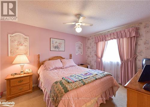 56 Tecumseth Pines Drive, New Tecumseth, ON - Indoor Photo Showing Bedroom