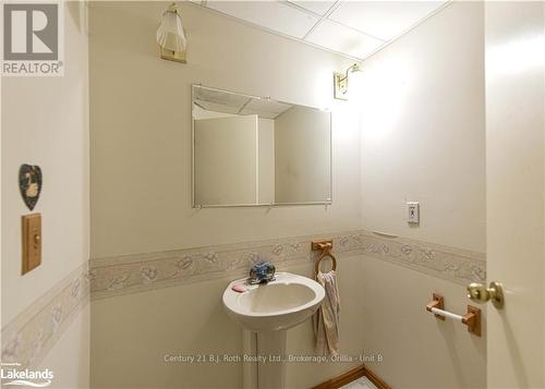 56 Tecumseth Pines Drive, New Tecumseth, ON - Indoor Photo Showing Bathroom