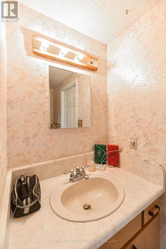 56 Tecumseth Pines Drive, New Tecumseth, ON - Indoor Photo Showing Bathroom