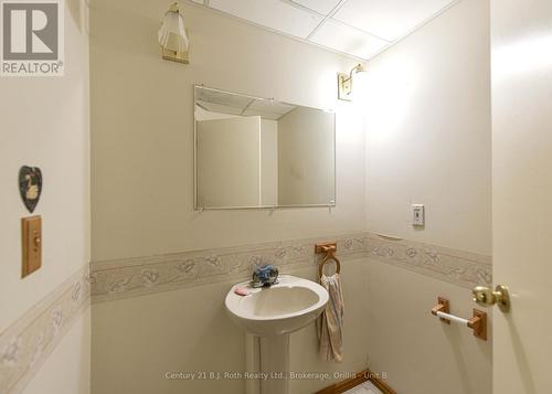 56 Tecumseth Pines Drive, New Tecumseth, ON - Indoor Photo Showing Bathroom