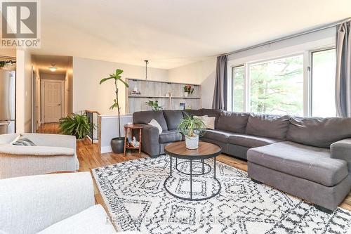 109 Knox Road W, Wasaga Beach, ON - Indoor Photo Showing Living Room