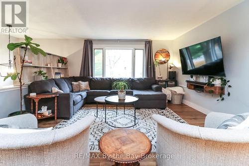 109 Knox Road W, Wasaga Beach, ON - Indoor Photo Showing Living Room