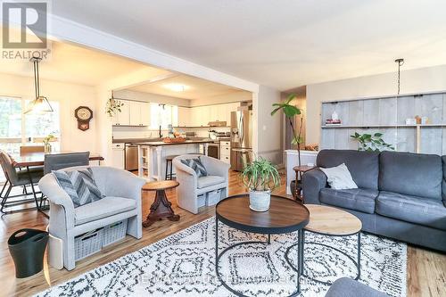 109 Knox Road W, Wasaga Beach, ON - Indoor Photo Showing Living Room