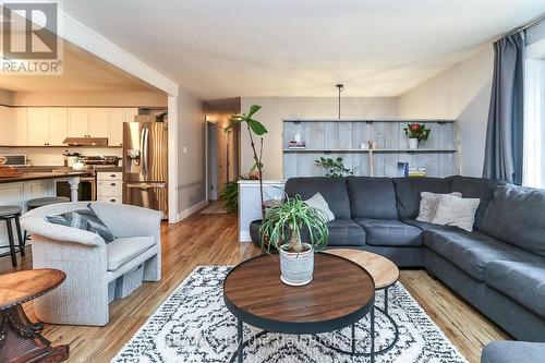 109 Knox Road W, Wasaga Beach, ON - Indoor Photo Showing Living Room