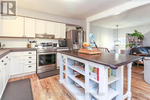 109 Knox Road W, Wasaga Beach, ON - Indoor Photo Showing Kitchen